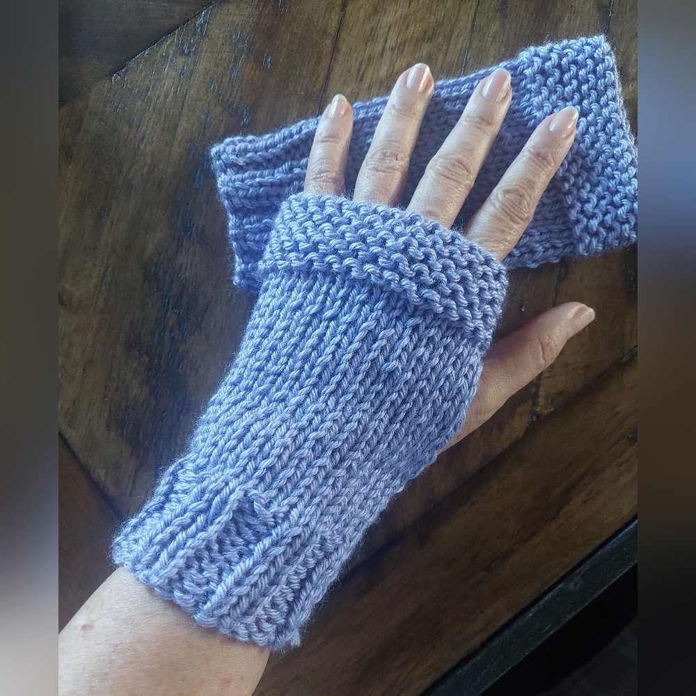 2  knitted hand/wrist warmers - Picture 6 of 9